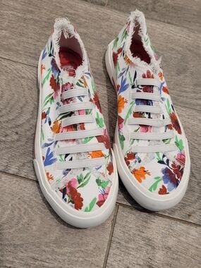 NEW Rocket Dog Women's White Floral Slip-On Sneakers